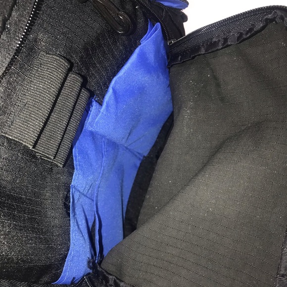 Travel shoulder bag - Picture 6 of 8